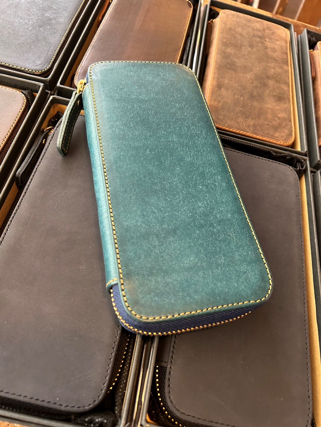 バハギア ペンケース ラウンドジップ型 プエブロ サビア｜キッチン  